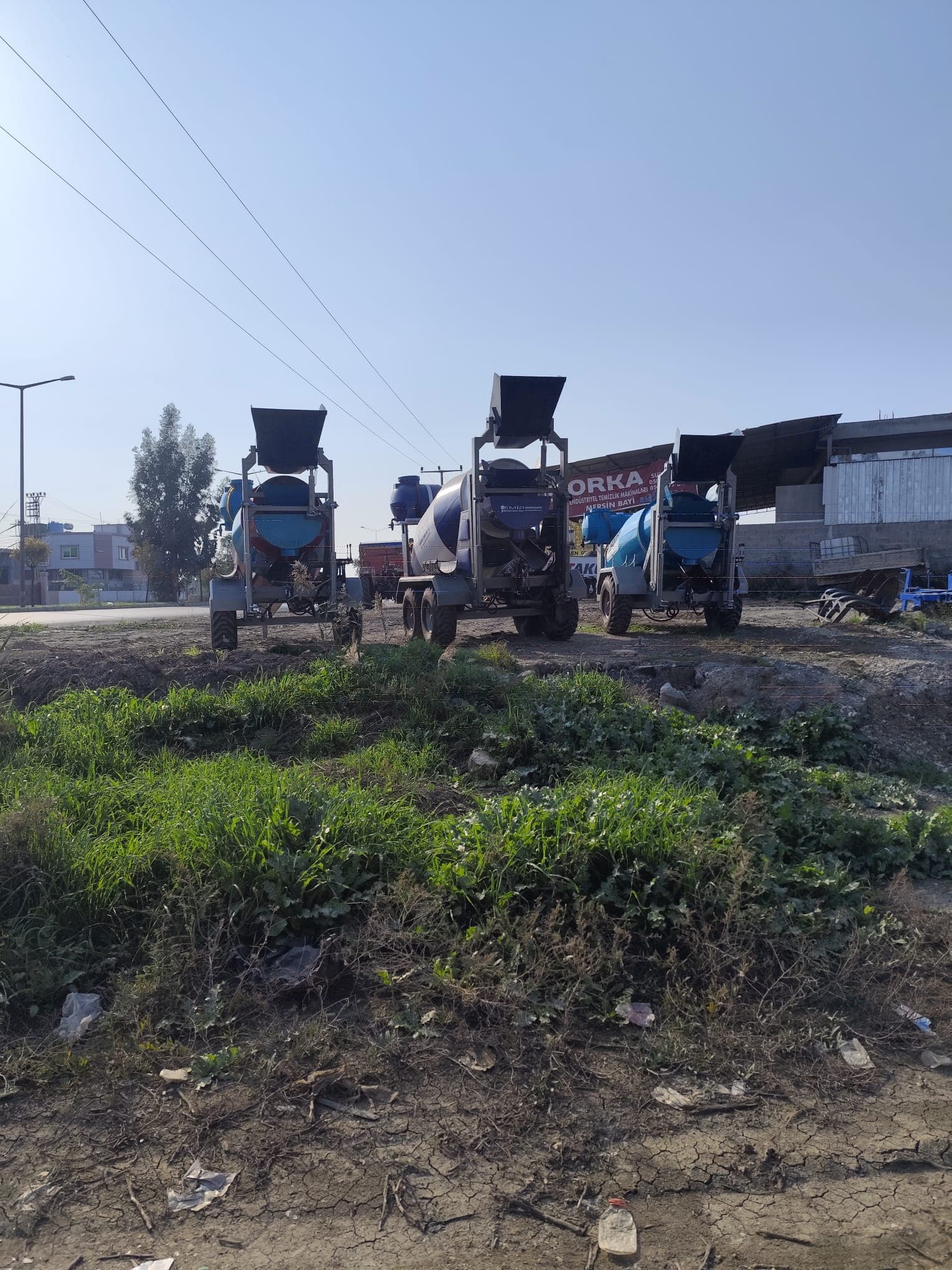 Traktör arkası mini beton mikseri sahada